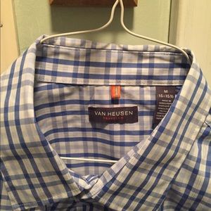 Men’s shirt from Van Heusen. Size: Medium.
